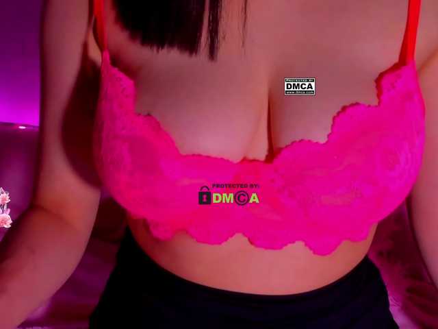 -roxy-a live cam on BongaCams