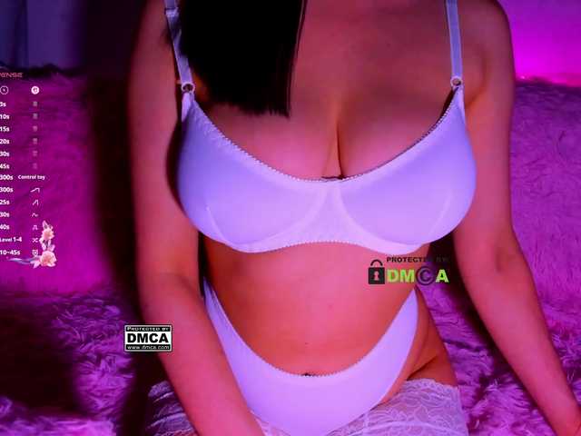 -roxy-a live cam on BongaCams