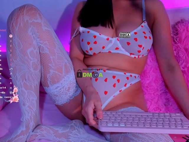 -roxy-a live cam on BongaCams