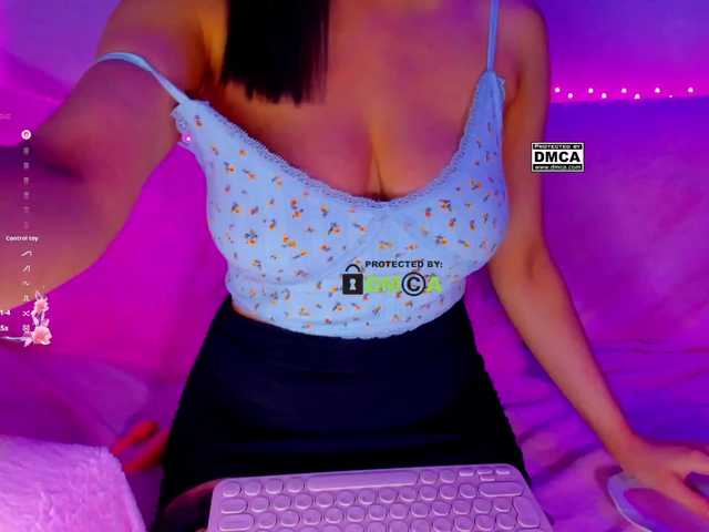 -roxy-a live cam on BongaCams