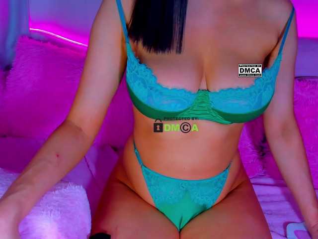 -roxy-a live cam on BongaCams