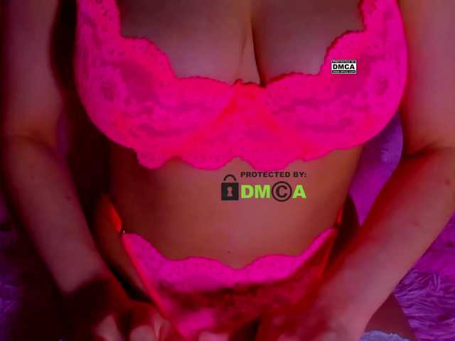 -roxy-a live cam on BongaCams