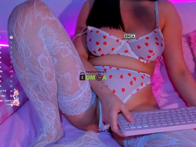 -roxy-a live cam on BongaCams