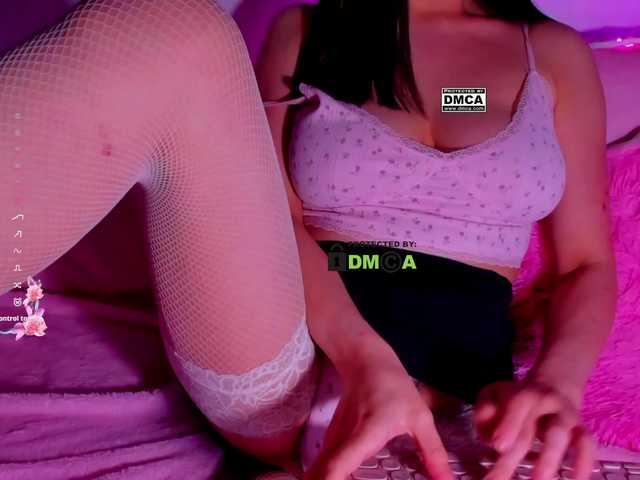 PinkRoxy live cam preview