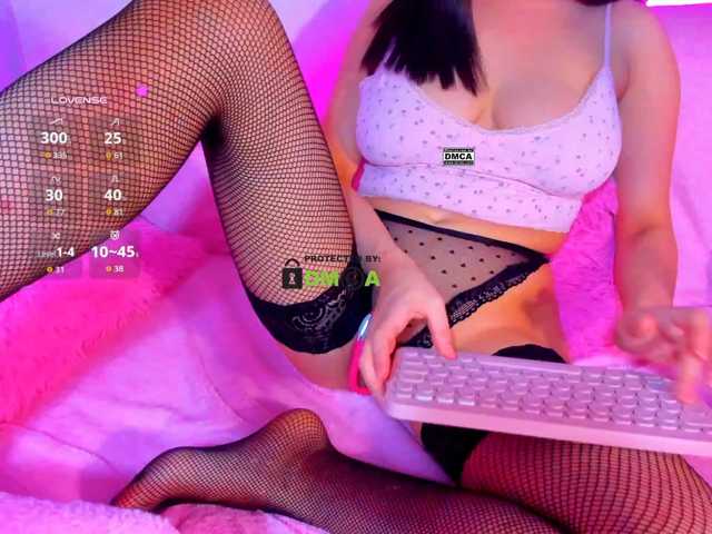 -roxy-a live cam on BongaCams