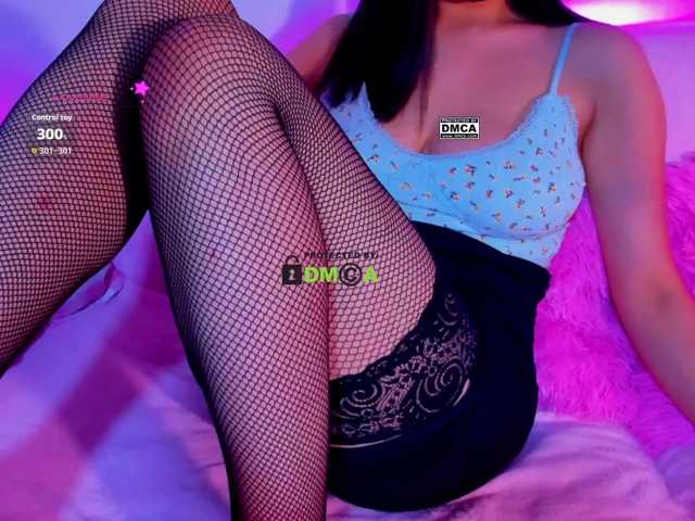 -roxy-a live cam on BongaCams