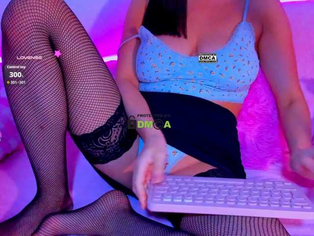 -roxy-a live cam on BongaCams