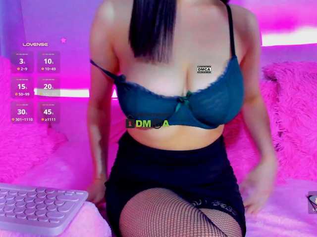 -roxy-a live cam on BongaCams