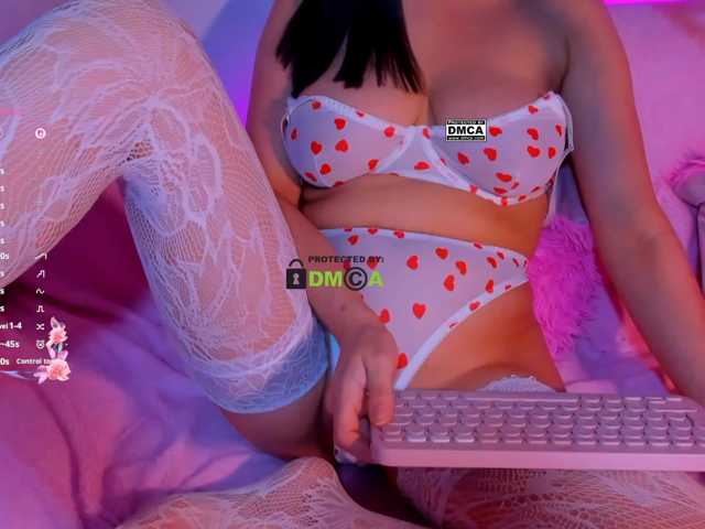 -roxy-a live cam on BongaCams