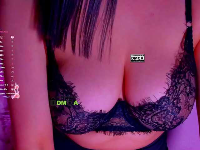 -roxy-a live cam on BongaCams
