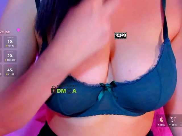 -roxy-a live cam on BongaCams