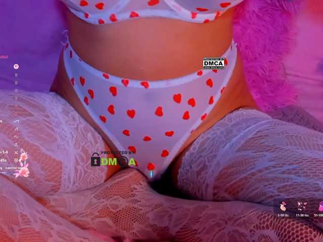 -roxy-a live cam on BongaCams