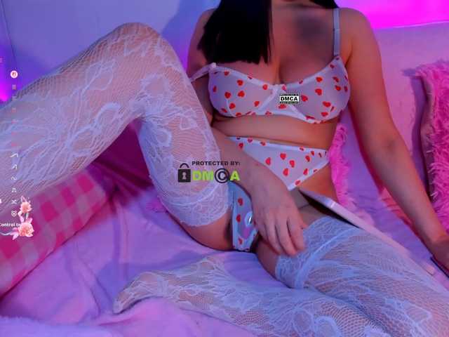 -roxy-a live cam on BongaCams