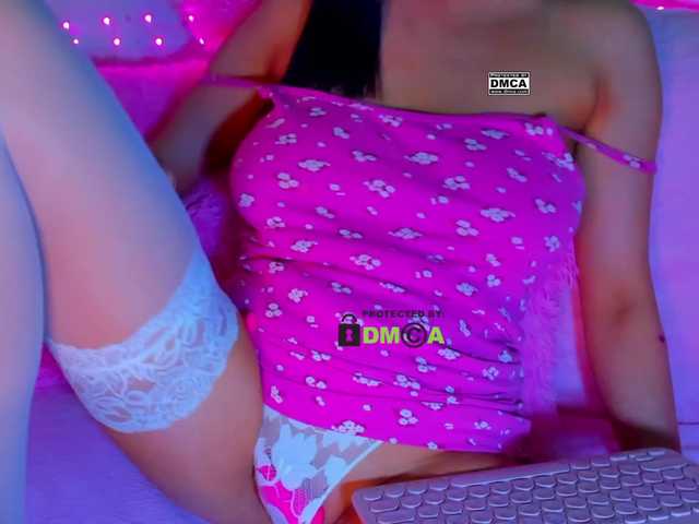 -roxy-a live cam on BongaCams