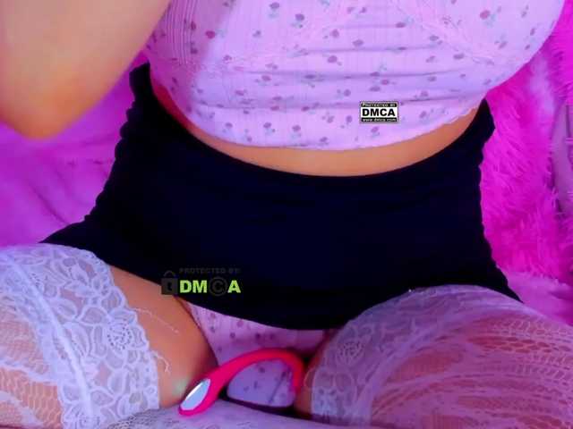 -roxy-a live cam on BongaCams