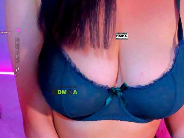-roxy-a live cam on BongaCams