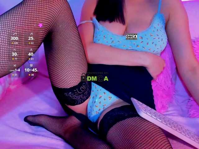 -roxy-a live cam on BongaCams