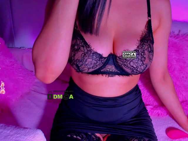 -roxy-a live cam on BongaCams