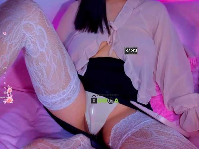 -roxy-a live cam on BongaCams