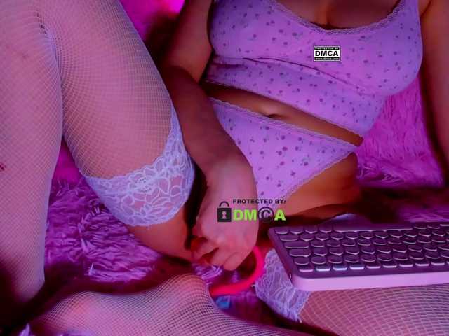 -roxy-a live cam on BongaCams