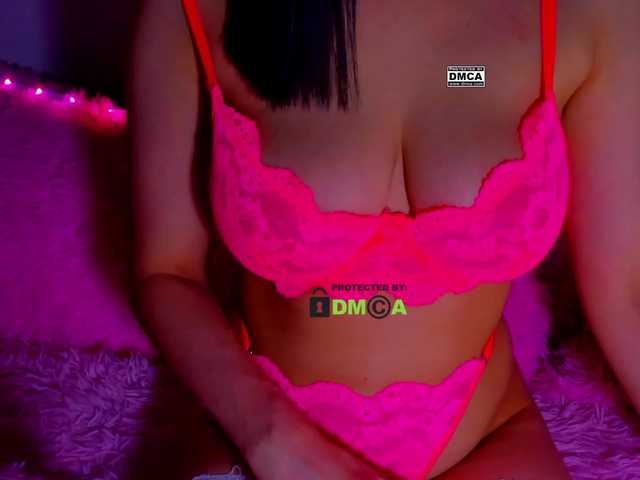-roxy-a live cam on BongaCams