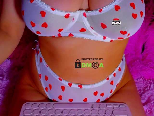 -roxy-a live cam on BongaCams