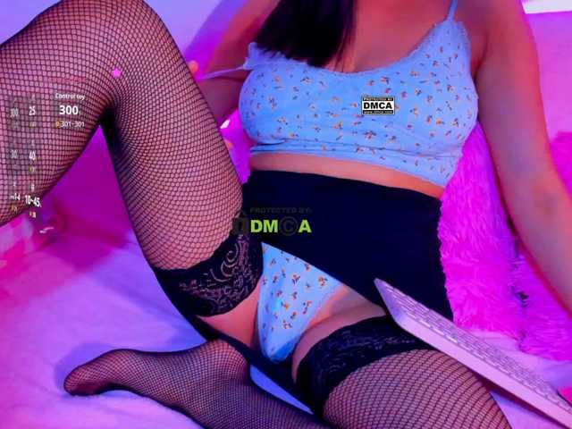 -roxy-a live cam on BongaCams