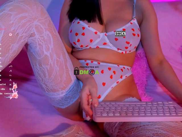 -roxy-a live cam on BongaCams