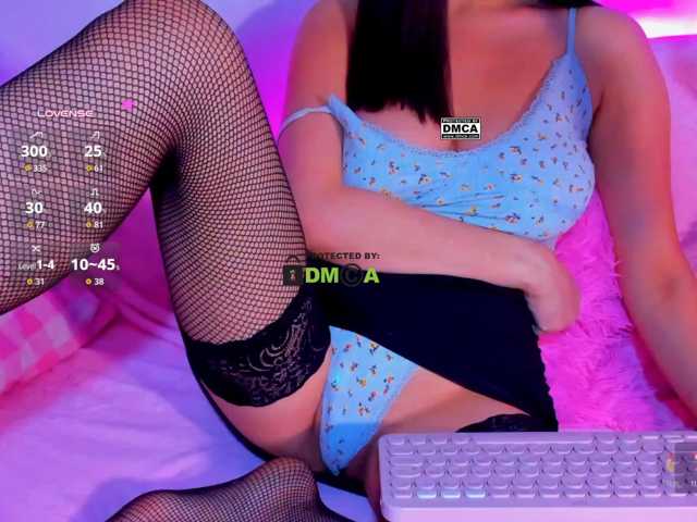 -roxy-a live cam on BongaCams