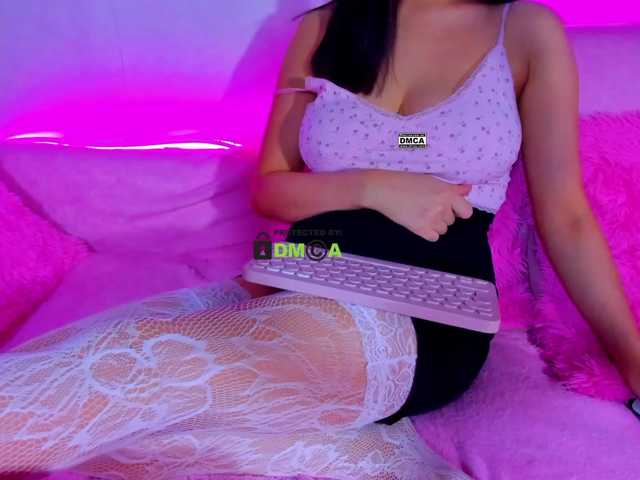 -roxy-a live cam on BongaCams
