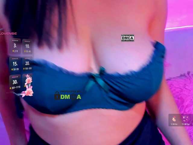 -roxy-a live cam on BongaCams