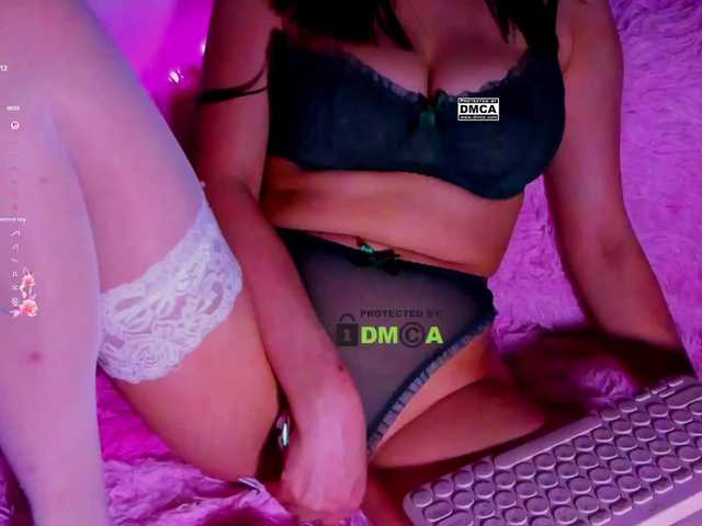 -roxy-a live cam on BongaCams