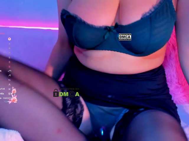 -roxy-a live cam on BongaCams
