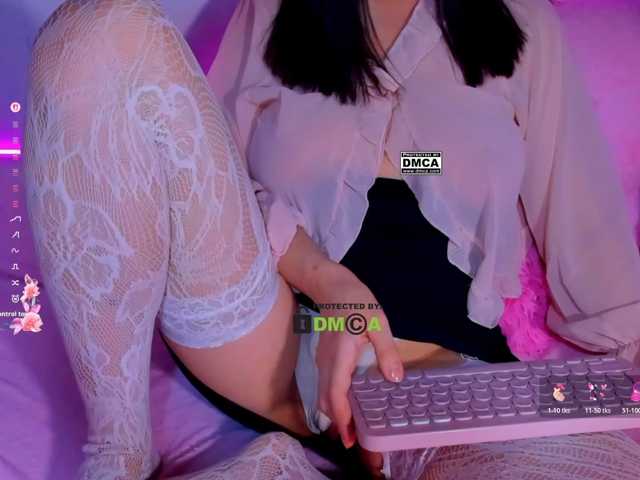 -roxy-a live cam on BongaCams