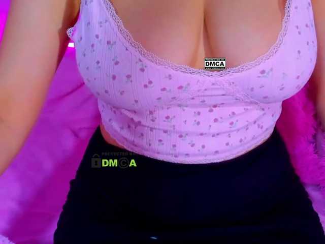 -roxy-a live cam on BongaCams