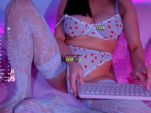 -roxy-a live cam on BongaCams