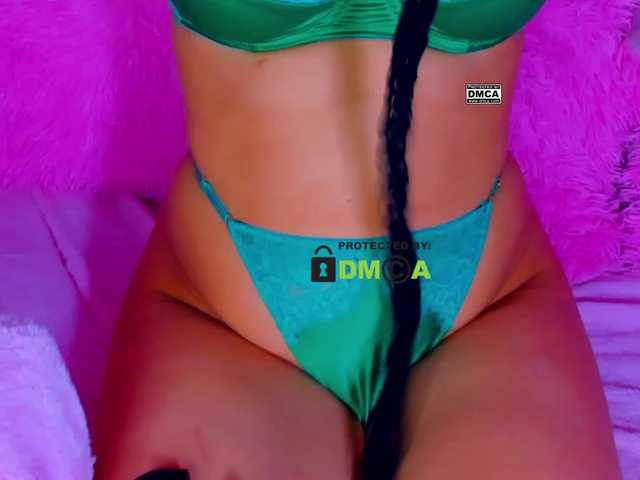 -roxy-a live cam on BongaCams