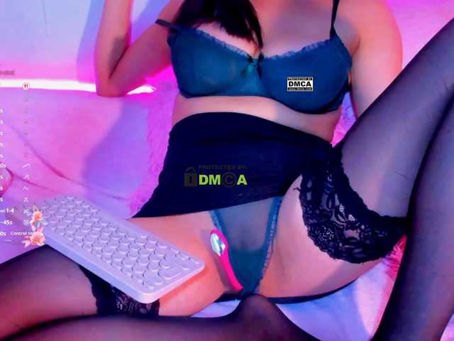 -roxy-a live cam on BongaCams