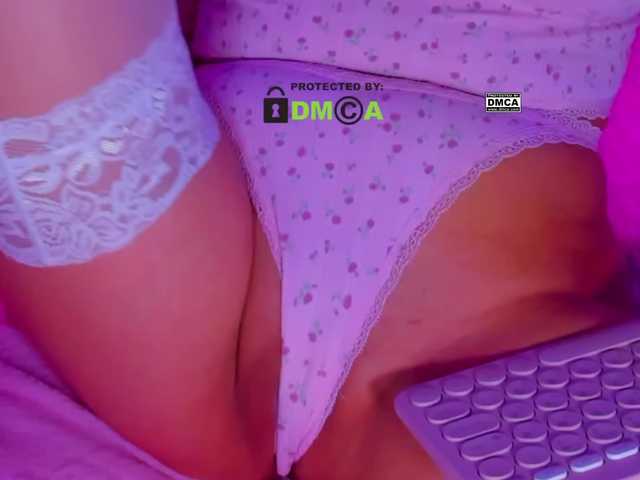 -roxy-a live sex show