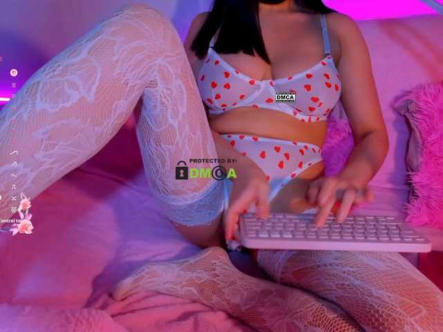 -roxy-a live cam on BongaCams