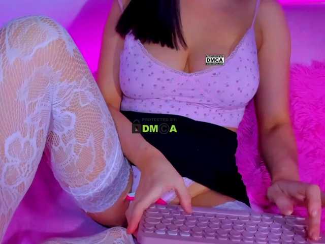 -roxy-a live cam on BongaCams