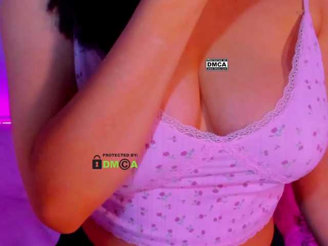 -roxy-a live cam on BongaCams