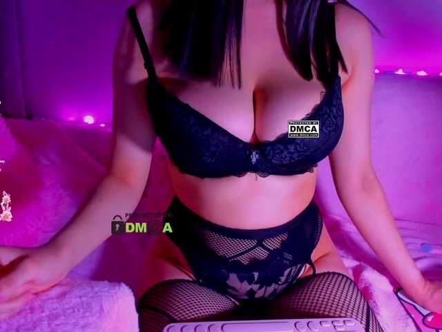 -roxy-a live cam on BongaCams