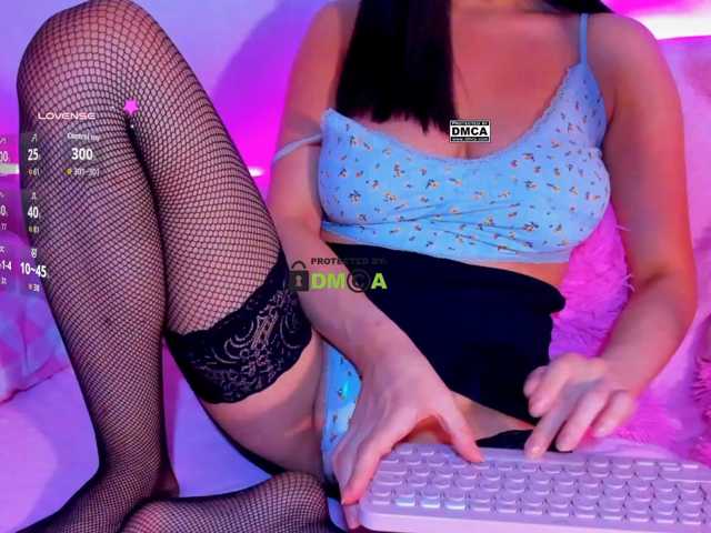 -roxy-a live cam on BongaCams