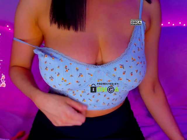 -roxy-a live cam on BongaCams