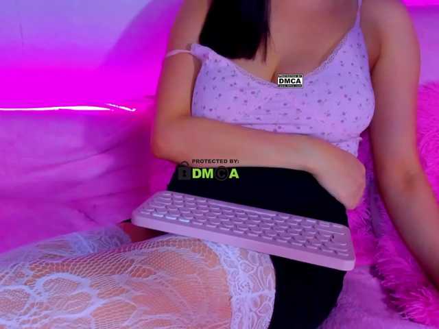 -roxy-a live cam on BongaCams