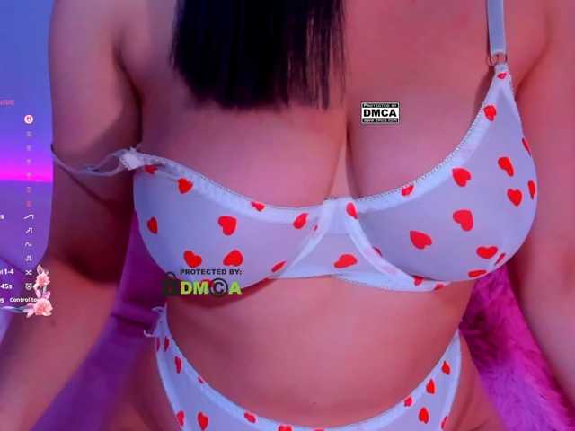 -roxy-a live cam on BongaCams