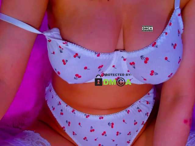 -roxy-a live cam