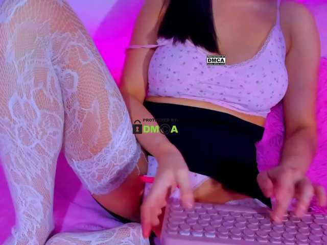 -roxy-a live cam on BongaCams