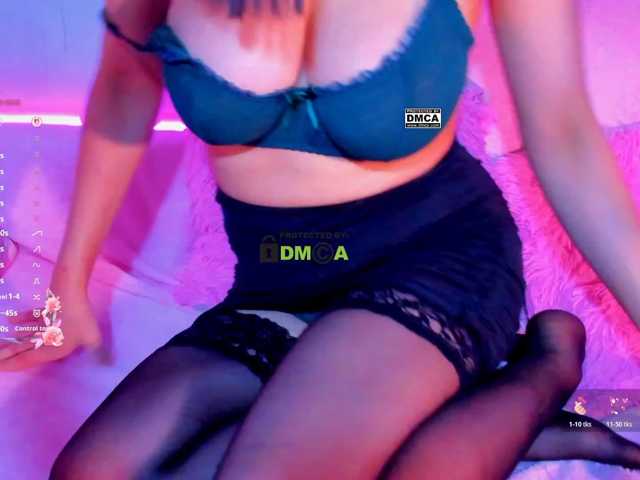 -roxy-a live cam on BongaCams